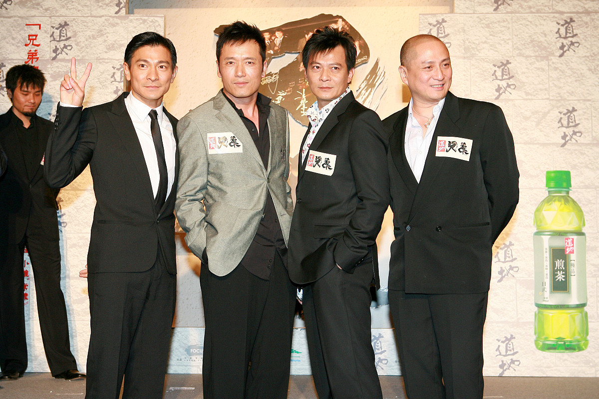 请帮我写1篇不少于800汉字的博客文章语言要幽默风趣。主题是：香港四大天王都是谁有多厉害