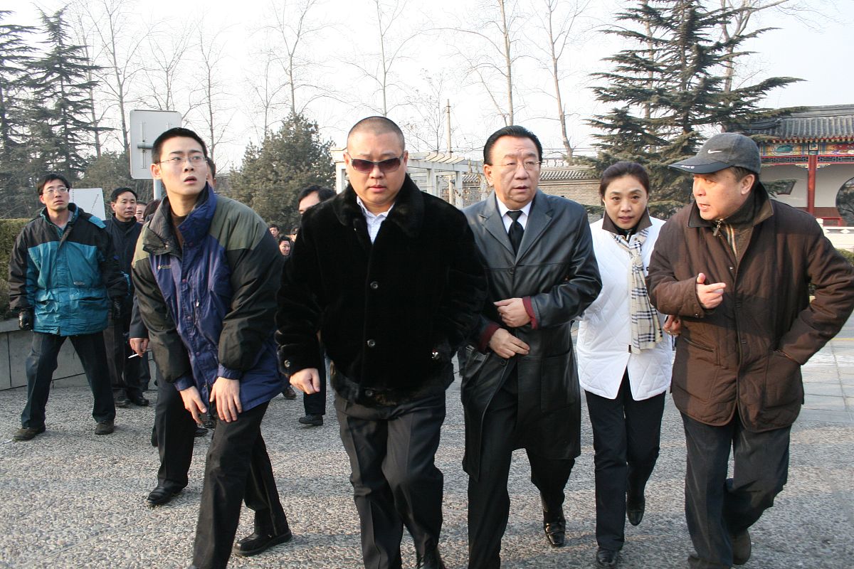 2006年12月24日,北京,马季追悼会在八宝山举行.郭德纲+++_+++1