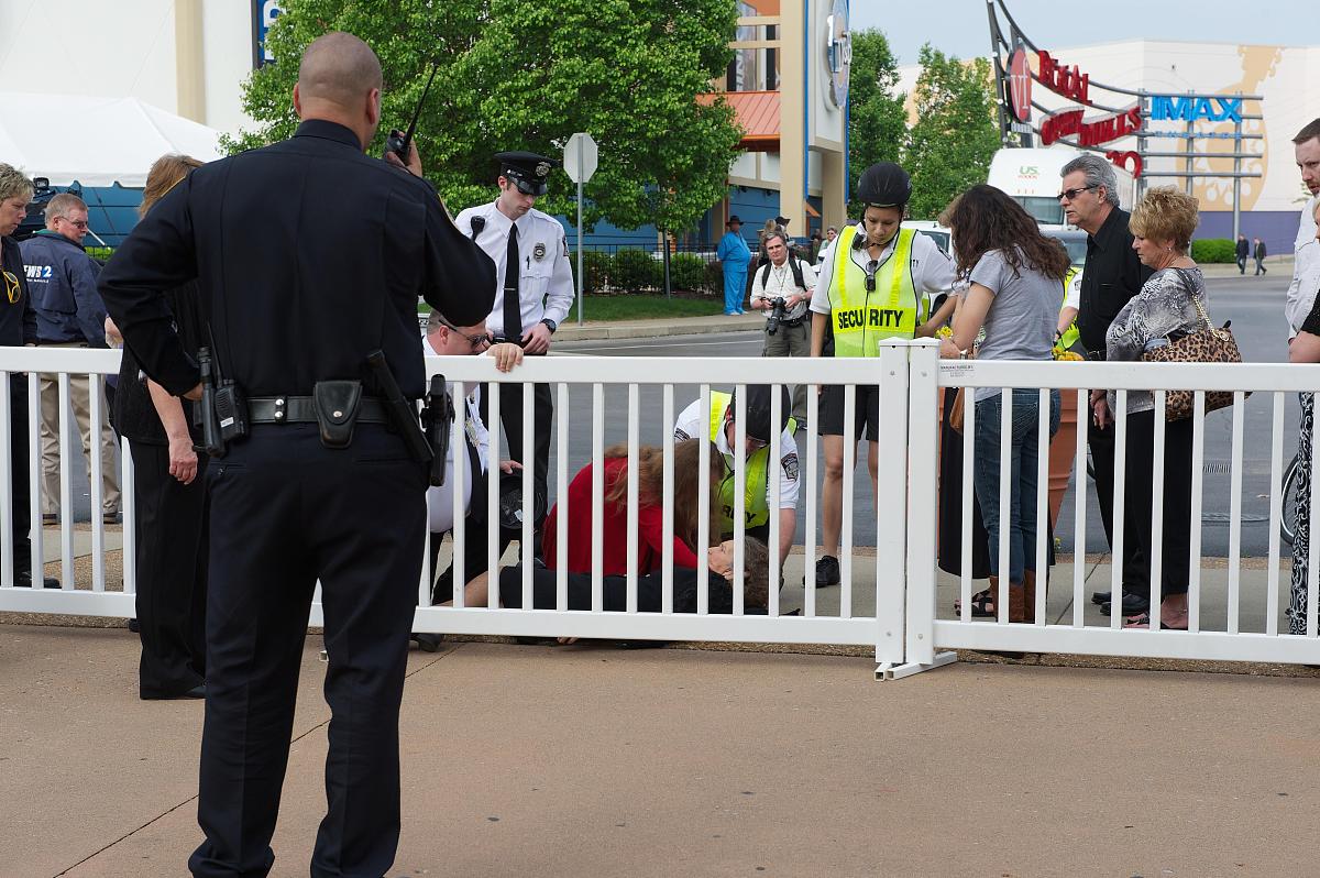 亲家母去世，如何发群消息？