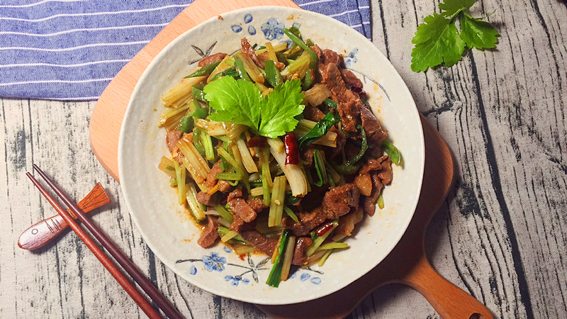 芹菜炒牛肉,牛肉怎么做才能入味,只需多做这一步!