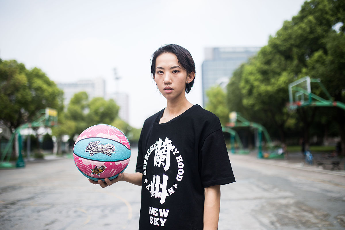 凸显了历史功绩和未来发展方向换句简短有层次的话