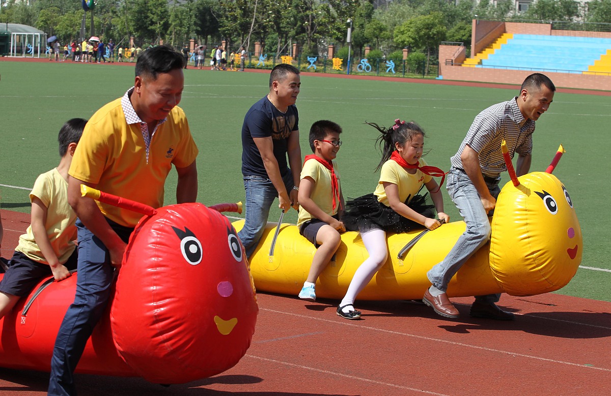 趣味运动会主题词语推荐：活力争先、团结协力