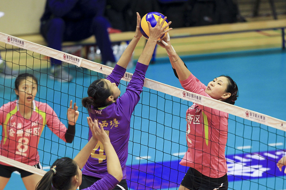 写一篇女排100连败 痛哭流涕 看腋下 摸腋下 详细