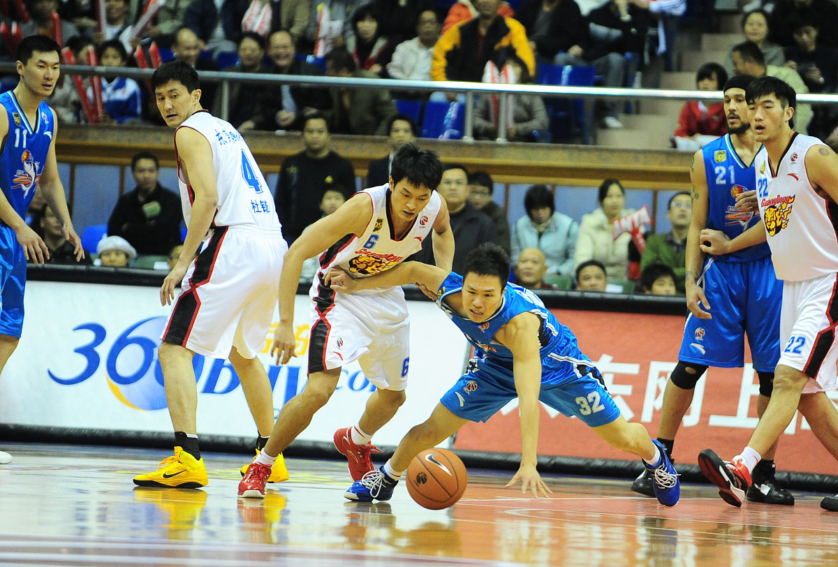 篮球防守策略：常见防守打法详解