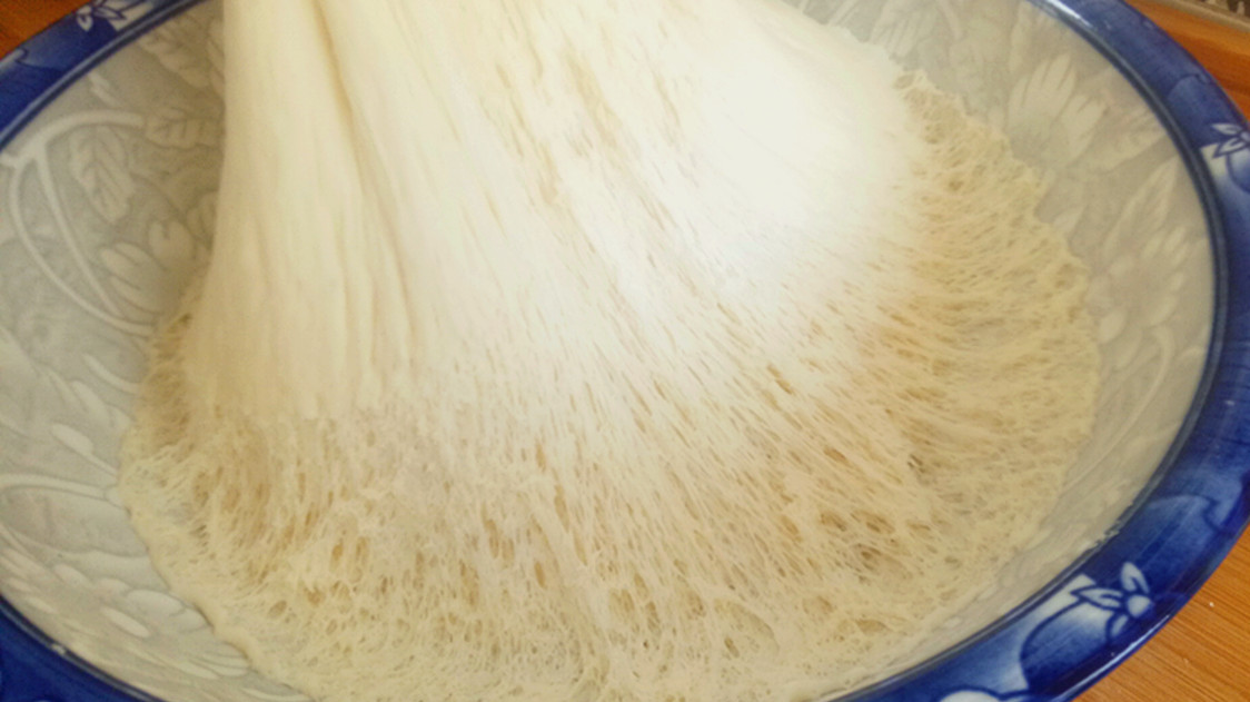 面食好吃发面最重要,看着简单学问不少,掌握这几点,松软又筋道