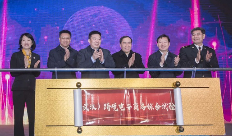 搜航周报(53):欧洲航线270集装箱坠海,珠江口运砂船侧翻3人失联