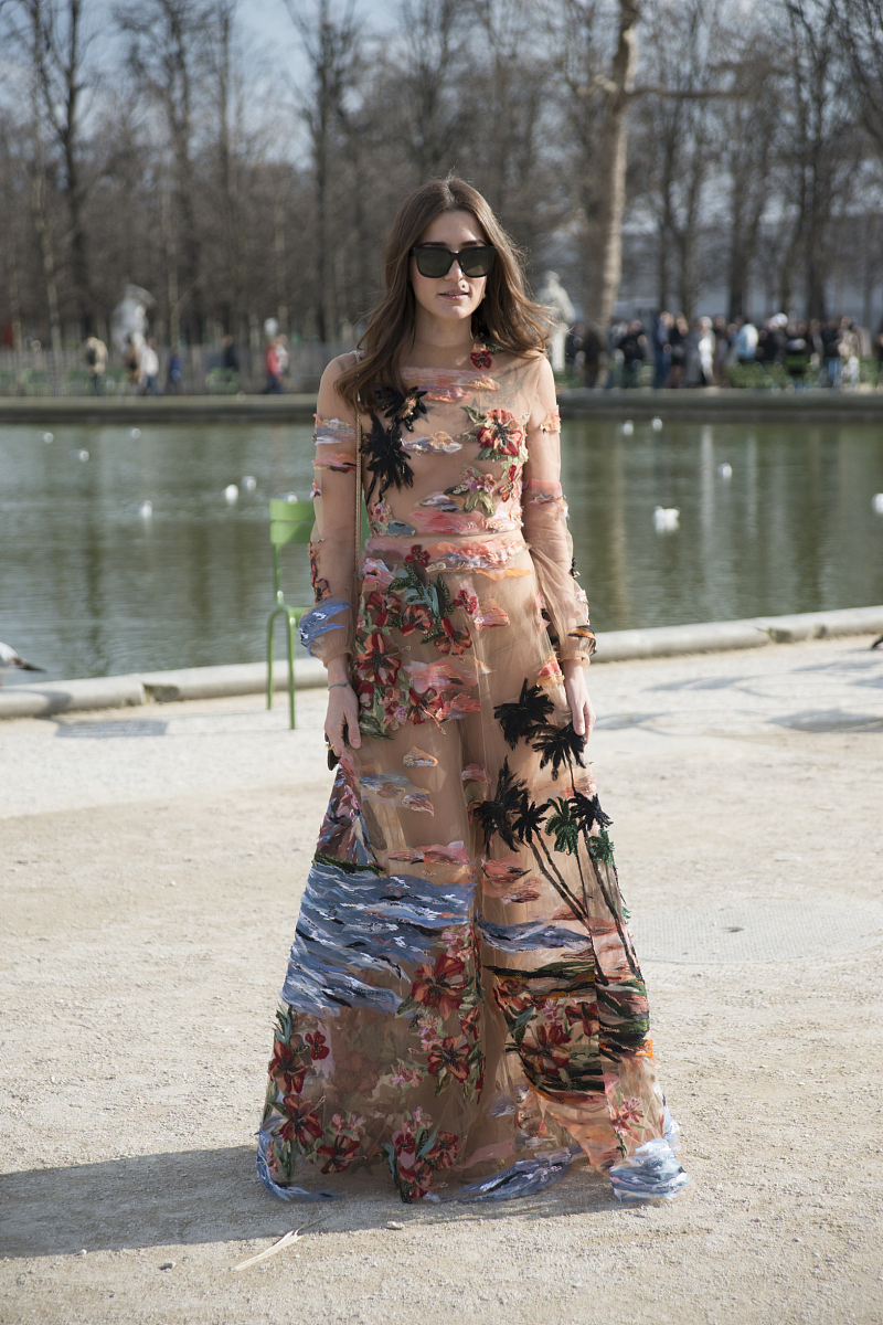 帮我以法式文艺复古碎花雪纺白连衣裙女仙女裙写一篇小红书笔记 简短一点50字