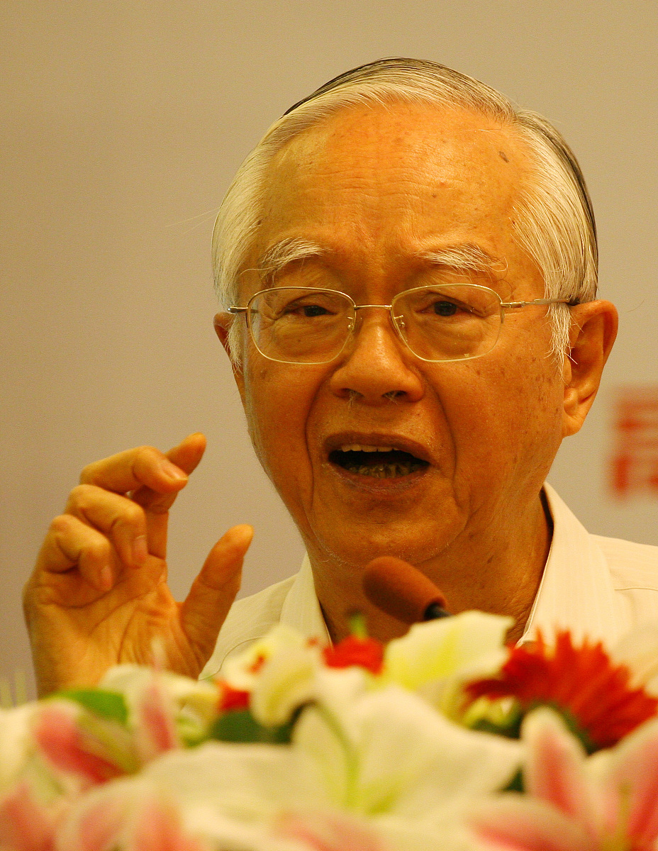 2007年8月2日,中国西部企业发展与职业经理人高峰论坛在兰州开幕,在为