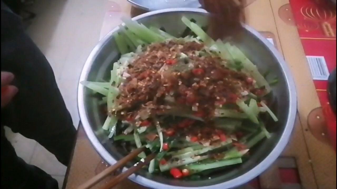 豆皮不要烫火锅了,与黄瓜、海带、莴笋一起凉拌,很美味