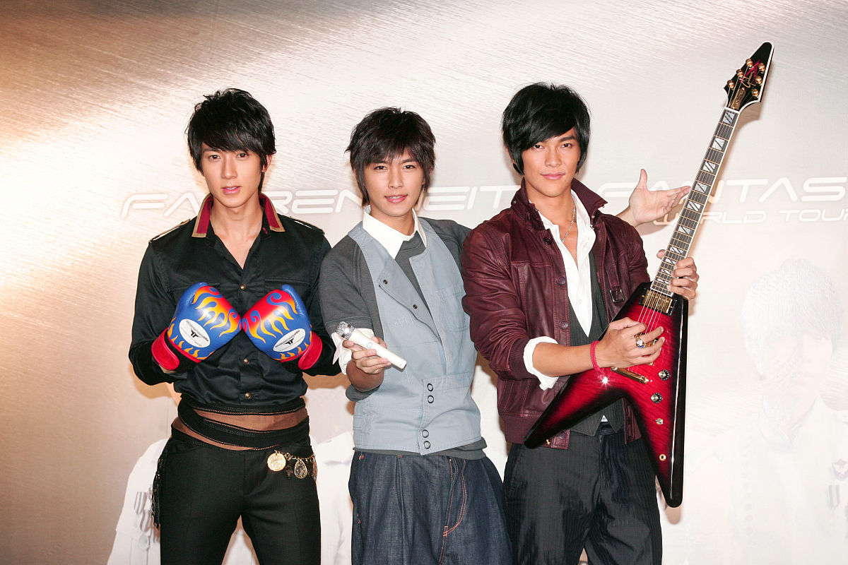 2008年8月8日,香港,飞轮海为世界巡演首站宣传.吴尊 炎亚纶 汪东城+++