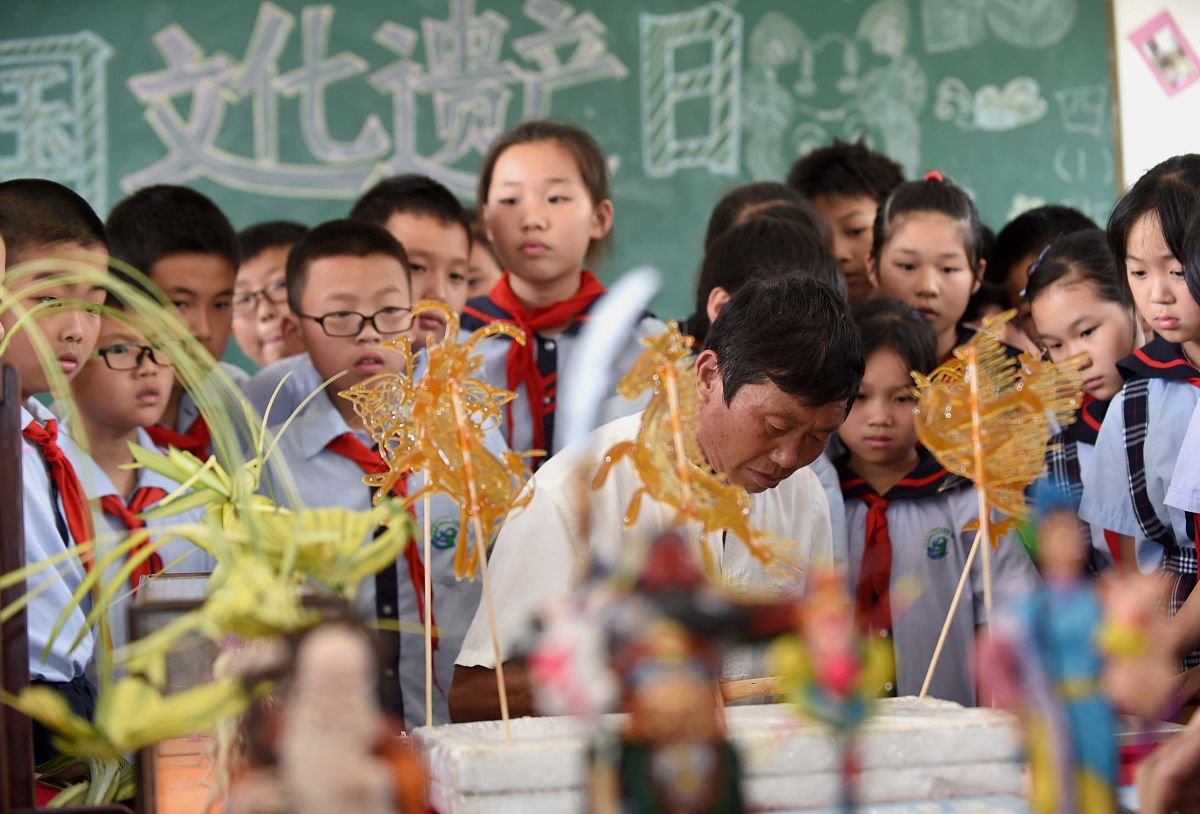 出一份关于非遗技艺的青年用户画像