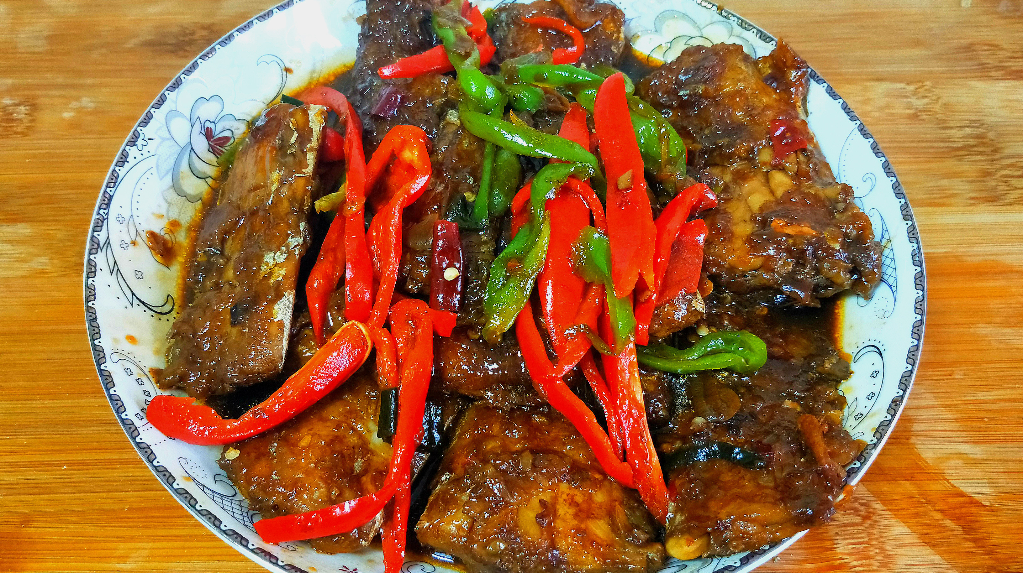 教你自己在家做家常红烧带鱼,做法简单还不腥,大厨看了都点赞