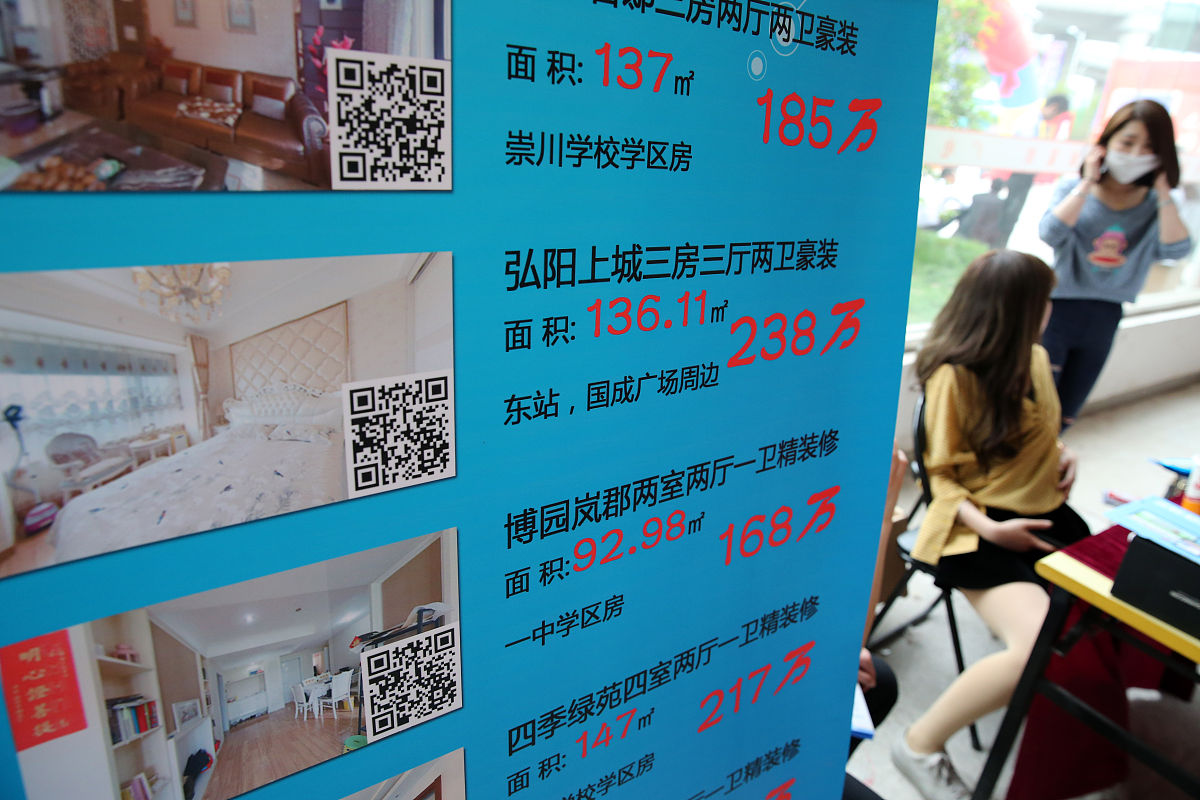 将一下酒店直播间话术优化到200字：今天不仅有超低价的团品今天的福利也特别多！