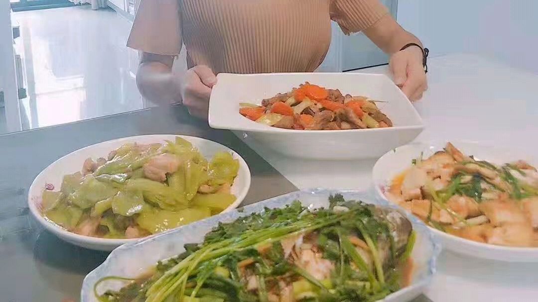 最下饭家常菜辣子炒鸡蛋,工厂食堂吃不到,做起来还这么讲究