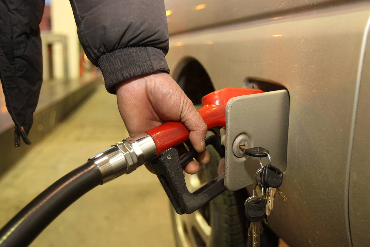 如何换奔驰GL550后减气襄 200字