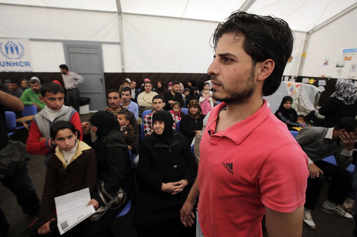 yehia (<strong>c</strong>), the millionth syrian refugee in lebanon, registers at