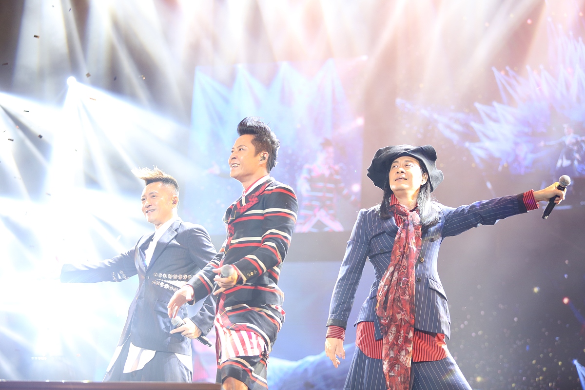 根据以下案例编写一个描绘婆媳关系的短视频剧本要求剧本在5000字左右案例：娟子和老公是异地恋工作的时候认识的据小娟诉说：我是一个嫁过去就受尽各种委屈的媳妇。娟子老公家庭条件一般公公是老老师但婆婆是出了名的大当家家里大小事都是她说了算连公公和老公都被她治的服服贴贴。娟子嫁过去后前两年还算和谐随着相处时间的增长开始出现各种矛盾起初娟子觉得刚嫁过来凡事忍着婆婆得过且过但婆婆却变本加历。直到孩子的出生并没