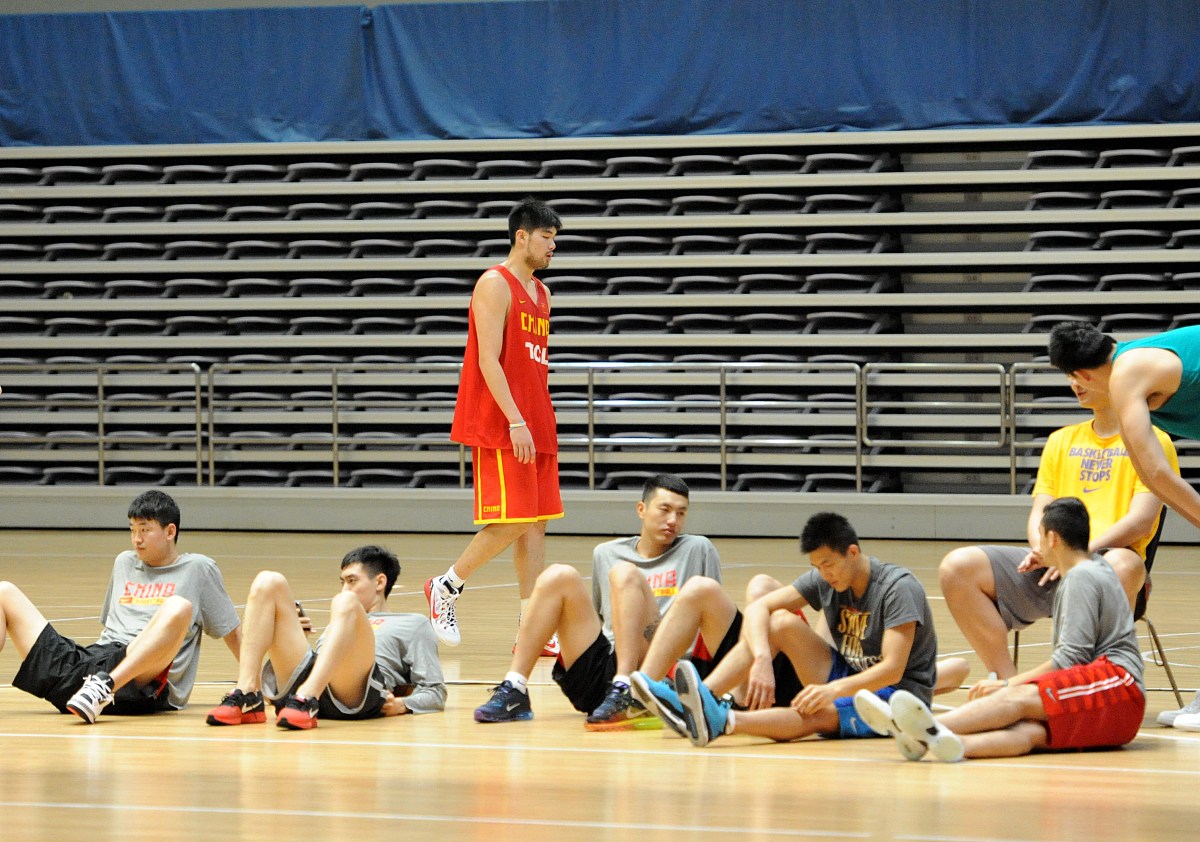 大学男篮训练计划：2.5小时提升你的篮球技能