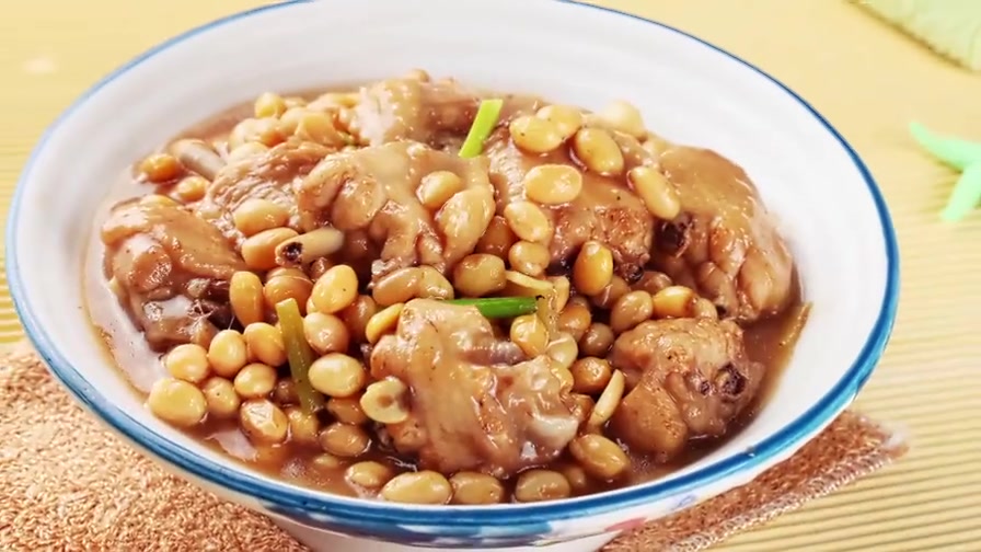 家常菜黄豆焖鸡翅,做法超简单,家人朋友都爱吃!