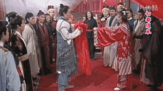 陳偉霆坑道具組、迪麗熱巴眯眼，男神女神也有搞笑的時候！