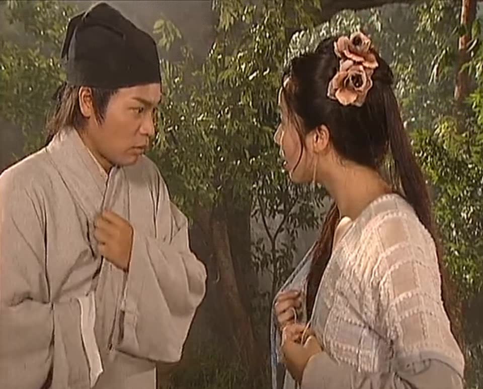 鲤鱼精把穷书生拉到河边,要让他一起洗澡,穷书生竟直接吓跑!