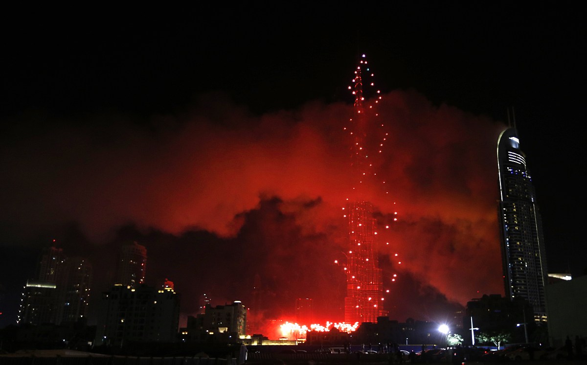 当地时间2016年1月1日,阿联酋迪拜,世界最高楼——迪拜哈利法塔附近一