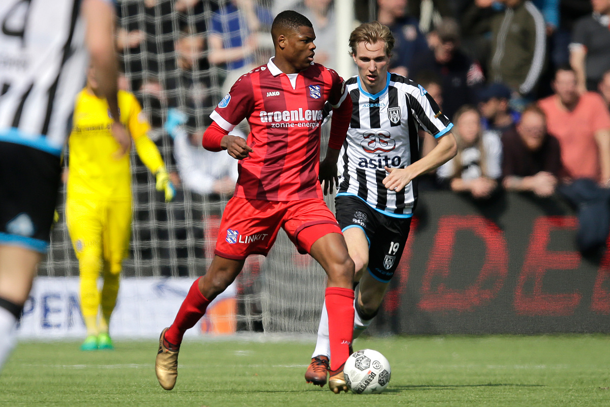 almelo, nethe<strong>r</strong>lands - april 1: (l-r) denzel dumfries of sc