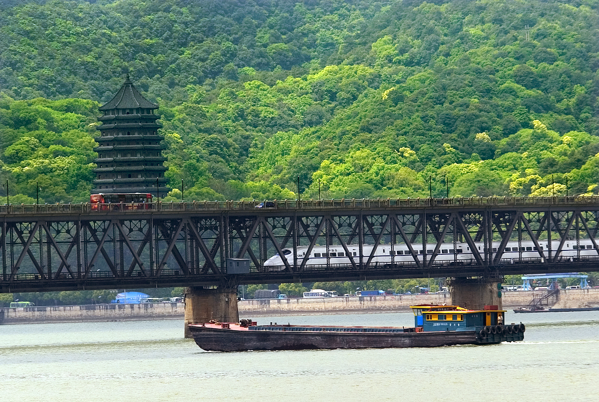 成都铁路学校招生发展方向：未来趋势与人才培养