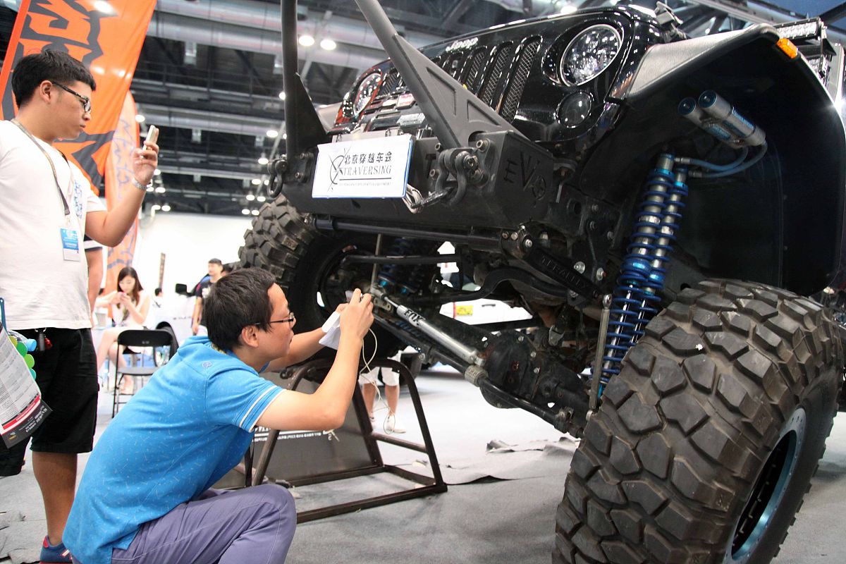 揽运 vs 揽胜：减震器区别解析