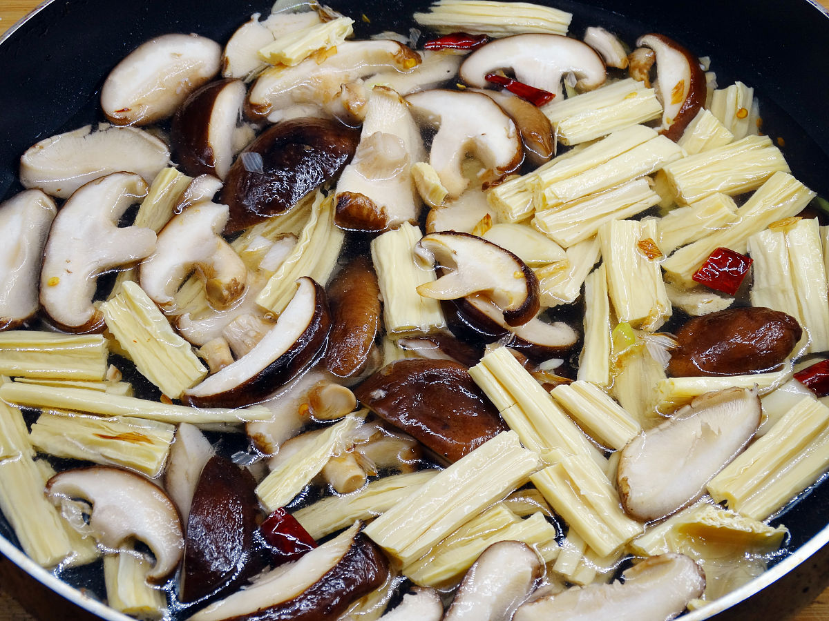 平菇可以和腐竹一起烧吗？