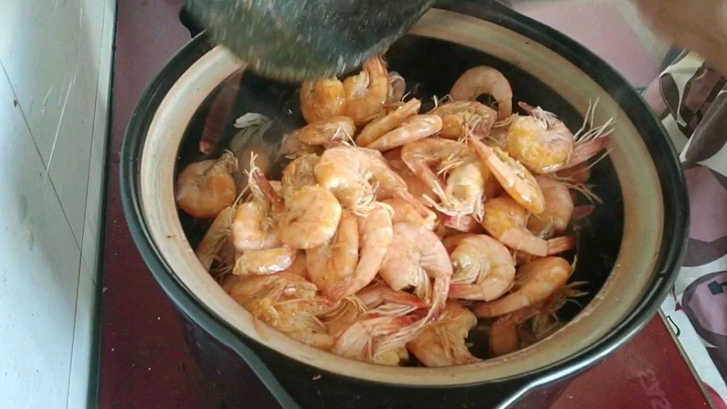悦璐做超大份香辣干锅虾,老公说 比饭店好吃还实惠