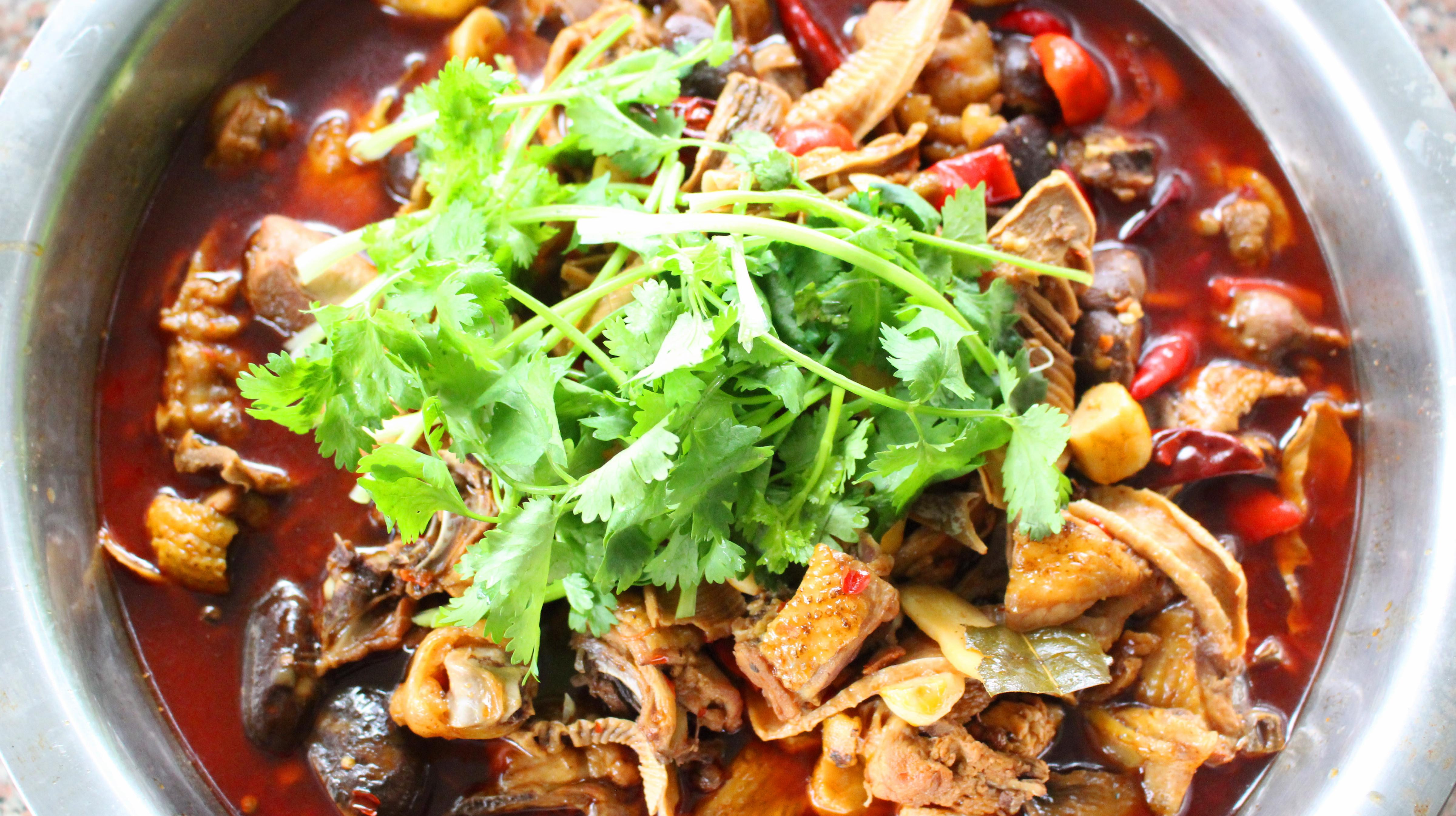 三德哥教你火遍川渝的重庆烧鸡公家常做法,鸡做火锅,吃完再涮菜