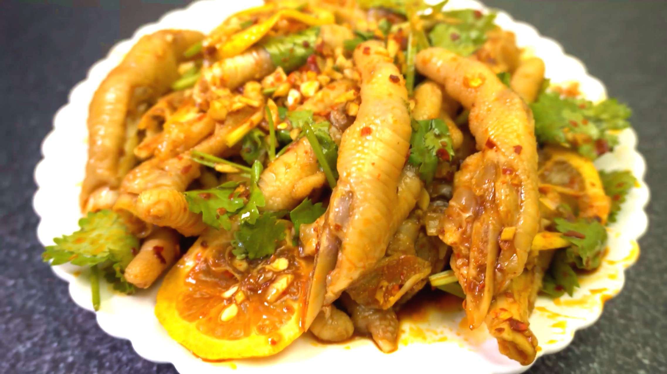 凉拌鸡爪这样做,连手指都要舔一遍才过瘾!