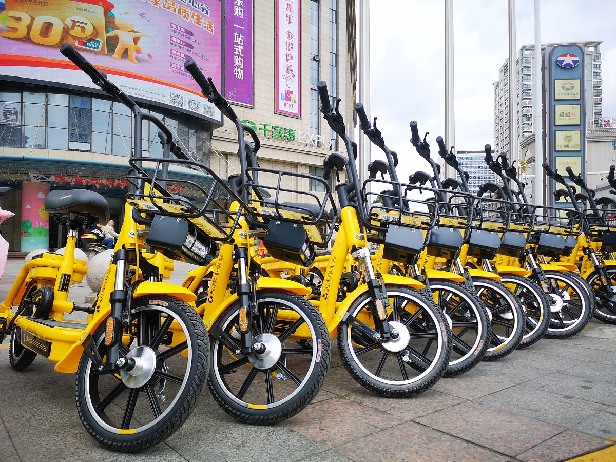 帮我写一份关于采用微信小程序的共享单车软件平台设计的论文摘要