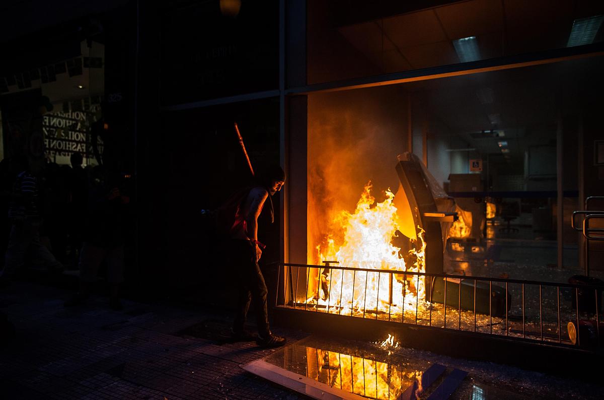 当地时间2014年1月25日,巴西全国多地爆发游行示威活动,抗议世界杯的