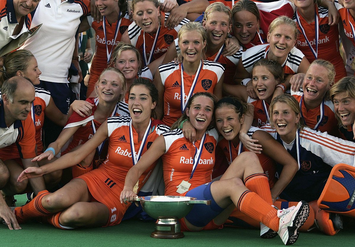 madrid, spain - october 08: players of the netherlands celebrate