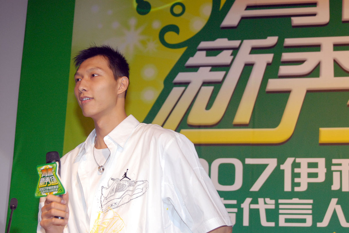 伊利牛奶和红旗跨界营销有什么切入点该怎么做？