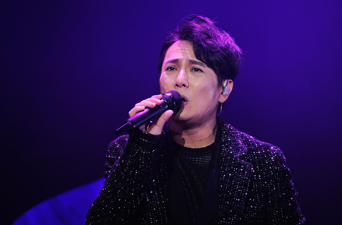 2019年12月21日,辽宁沈阳,2019张信哲"未来式"世界巡回演唱会沈阳站.