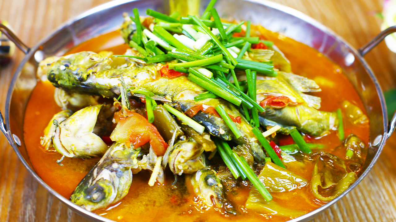 爱吃黄骨鱼的一定要收藏,黄骨鱼这样做肉质鲜嫩,色香味俱全