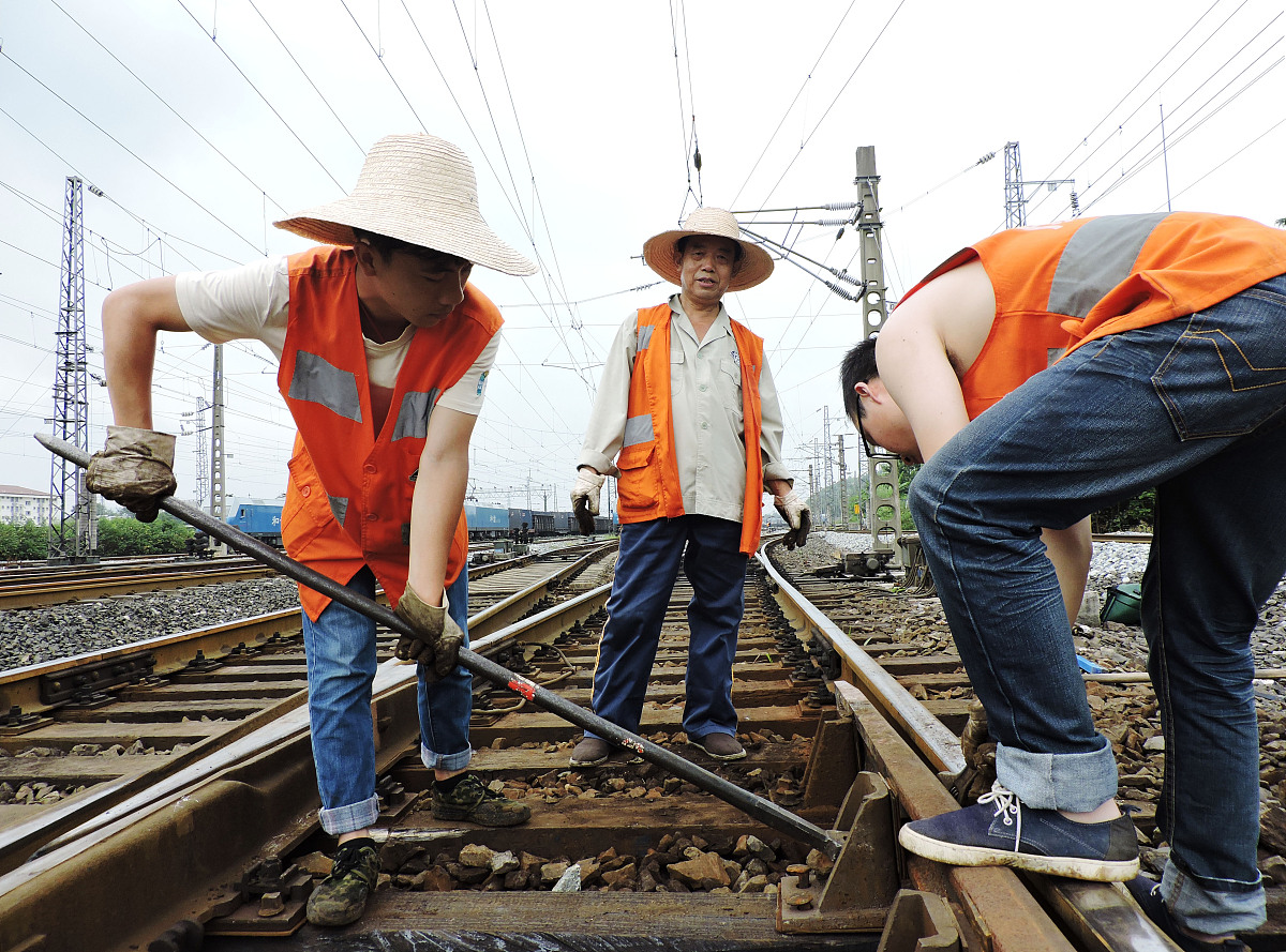 如何完善电气化铁路接触网维护及检修计划