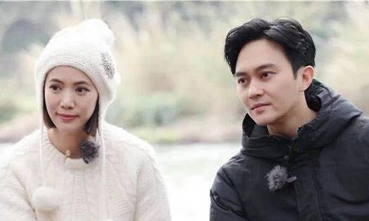 妻子的浪漫旅行:袁咏仪眼镜太亮眼,引发网友热