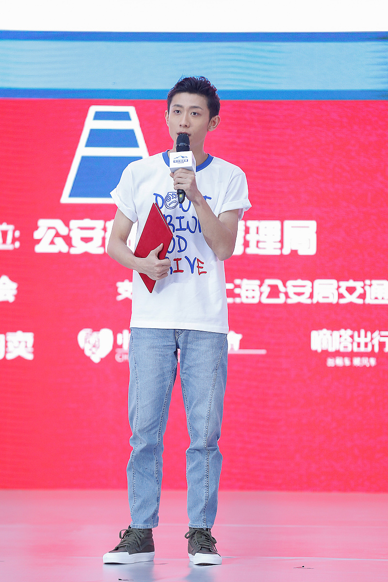 请600字博客文章主题是：高铁能带酒吗