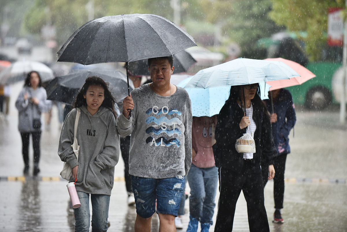 华西秋雨来袭！南北方气温创新低，注意保暖！