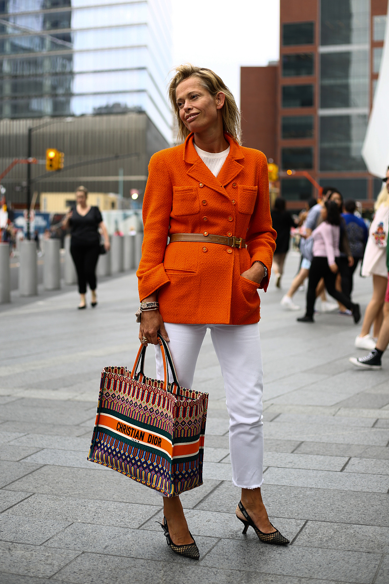 橘红色配什么包回答加拓展。