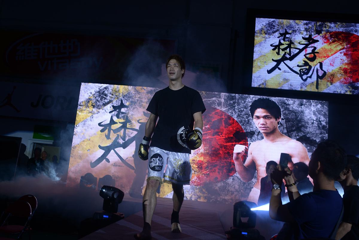2014年8月30日,武林风"决战天下"比赛首次进军香港.大赛力邀中外名家