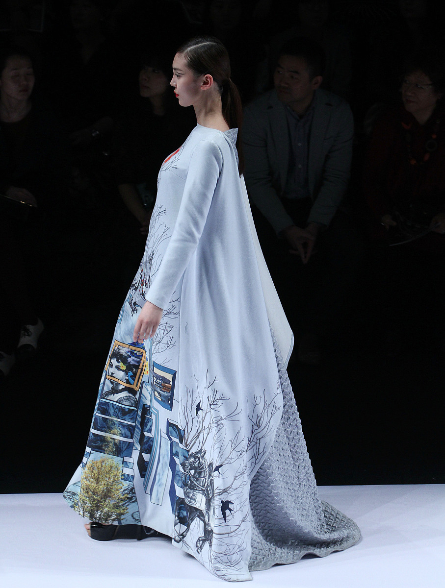 Chinoiserie Clothing in Western Fashion: A Reflection of Chinese Style and Design