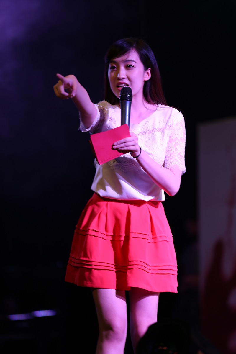 精彩纷呈！学校迎新晚会主持稿（300字）