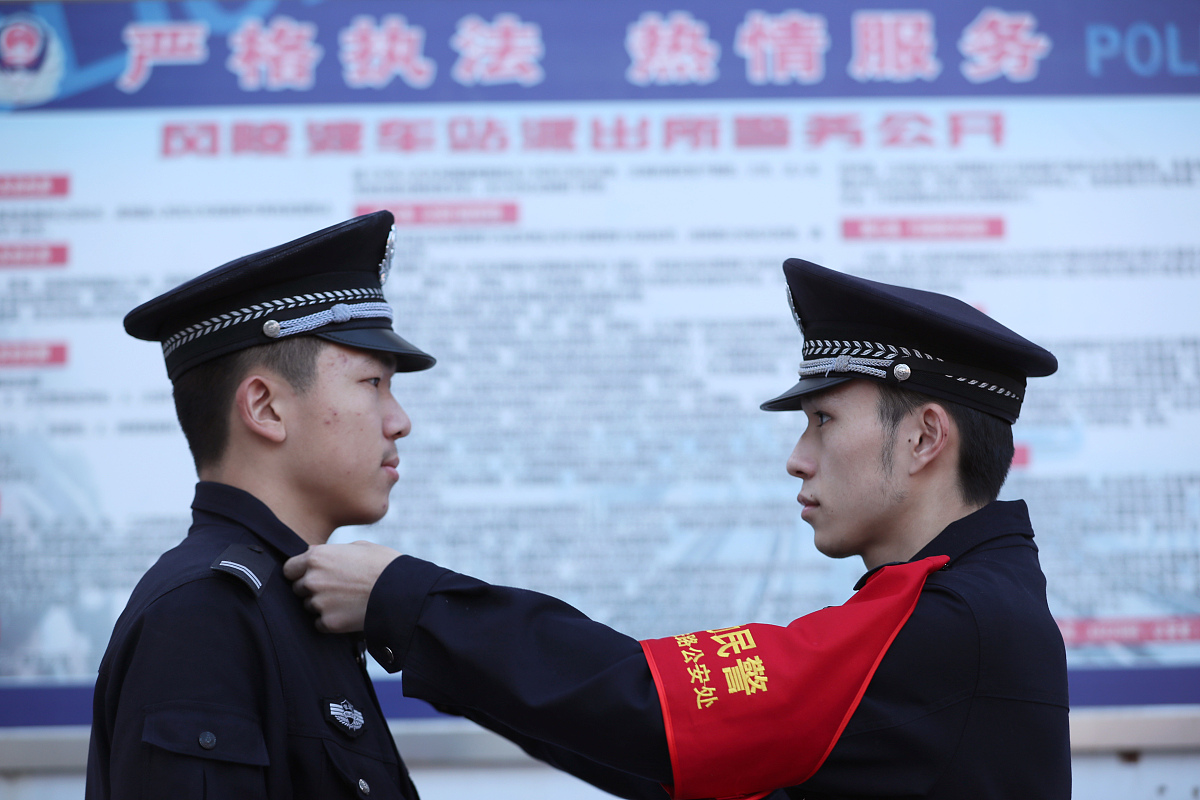 新时代警察形象：勇敢、正直、专业