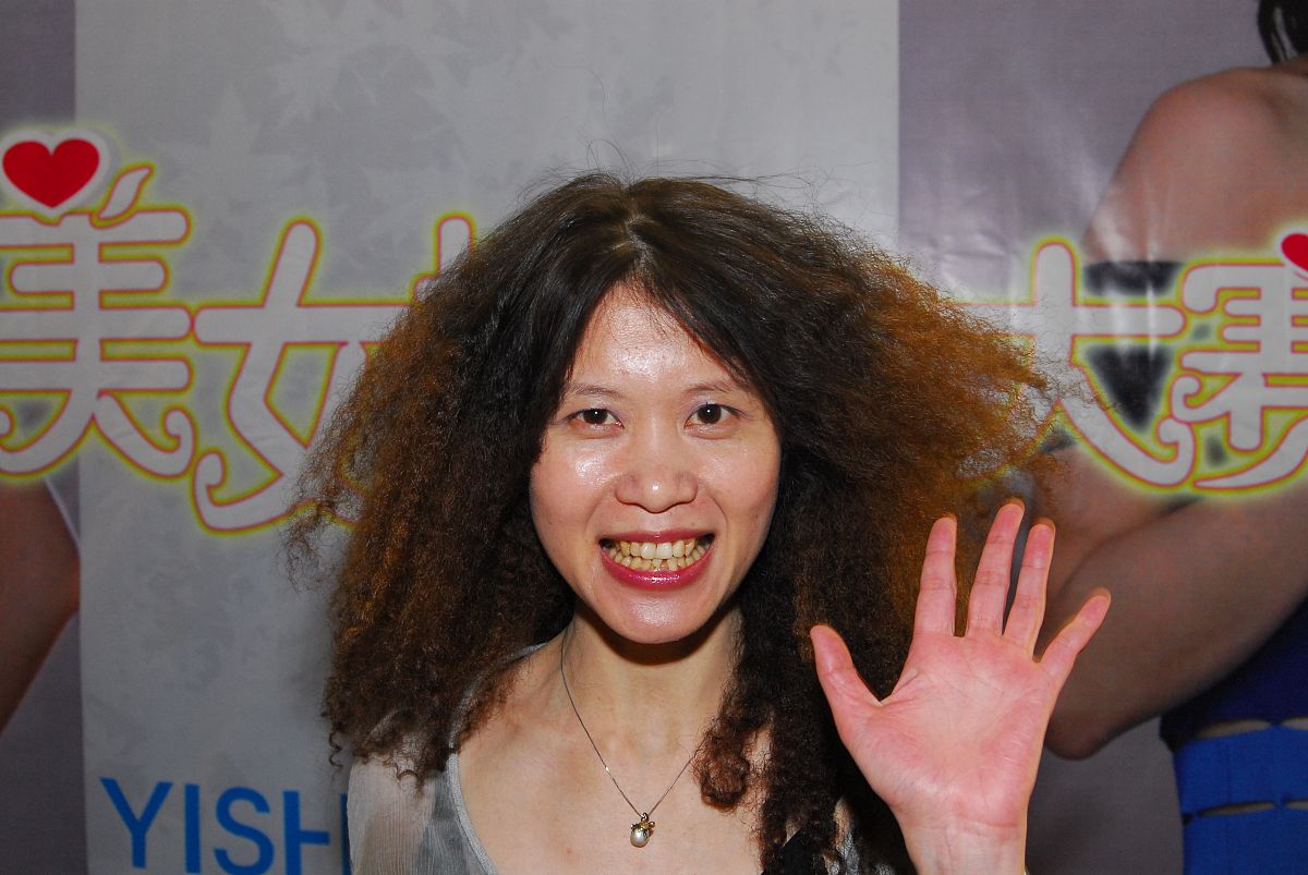 2006年5月13日,美女博客大赛在北京举办颁奖仪式.网络红人木子美+++_+