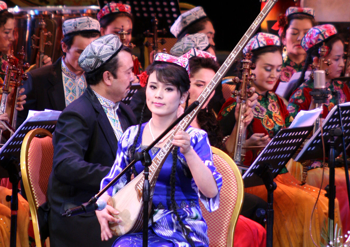 回族音乐的特点：情感、传统乐器、旋律、舞蹈、宗教和社交